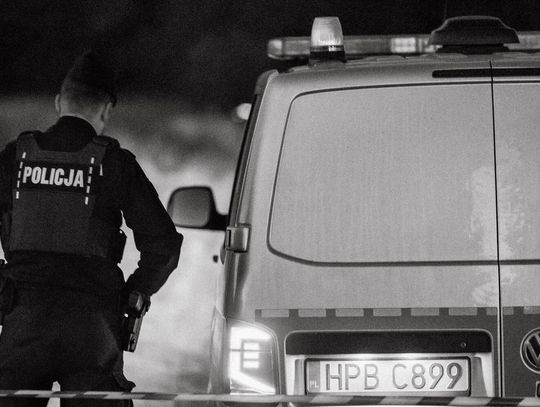 OŁAWA Ciała były w zamkniętym mieszkaniu od paru dni