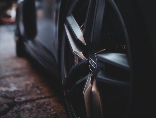 Ciężarki do wyważania kół w samochodach osobowych, ciężarowych i motocyklach