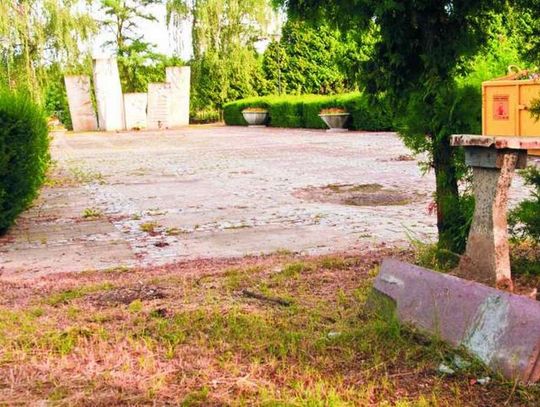 Cmentarz na cenzurowanym