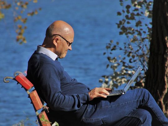 Coraz więcej polskich emerytów podejmuje pracę