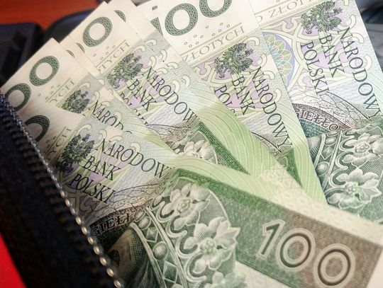 Czternastki płyną na konta seniorów. Ile już wypłacono?