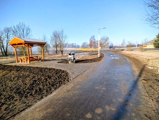 Czy przy ścieżkach pieszo-rowerowych można ustawić ławki?