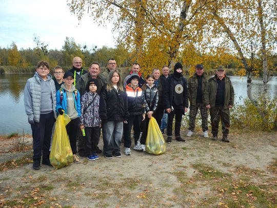„Czyste akweny” w Jelczu-Laskowicach. Wędkarze i uczniowie sprzątali okolice stawu