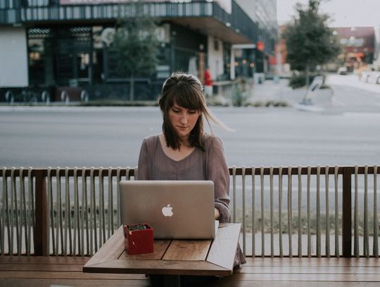 Dlaczego Twój sklep powinien oferować wysyłkę ekspresową?