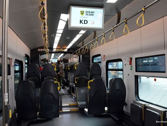 Dolny Śląsk stawia na nowoczesną kolej! Ekologiczny pociąg hybrydowy wyjechał na tory w regionie
