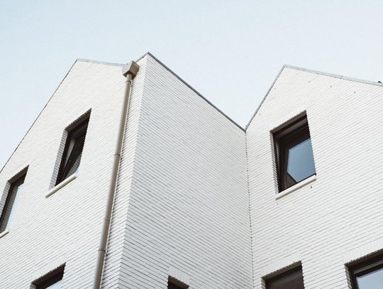 Domy szeregowe na sprzedaż: przewodnik po nowoczesnych osiedlach w Warszawie, Poznaniu i Wrocławiu Domy szeregowe na sprzedaż