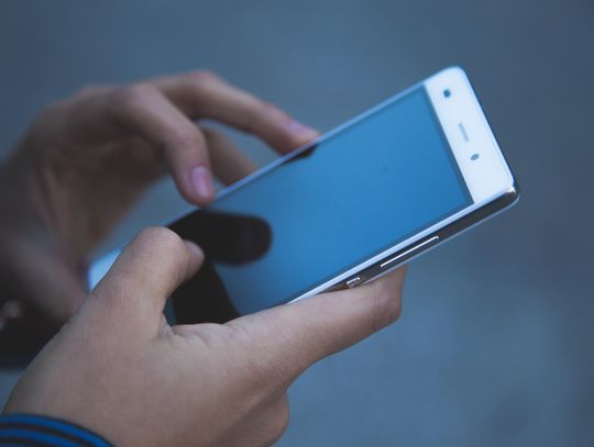 Dostałeś takiego SMS-a z ZUS? Natychmiast zgłoś go pod numer 8080!