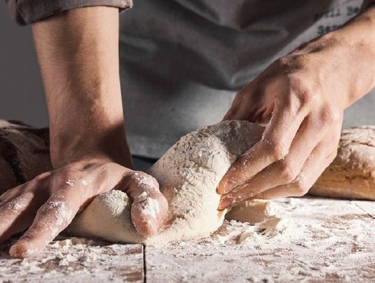 Dowiedz się Jak zrobić odpowiedni zakwas i upiec naturalny chleb w domu?