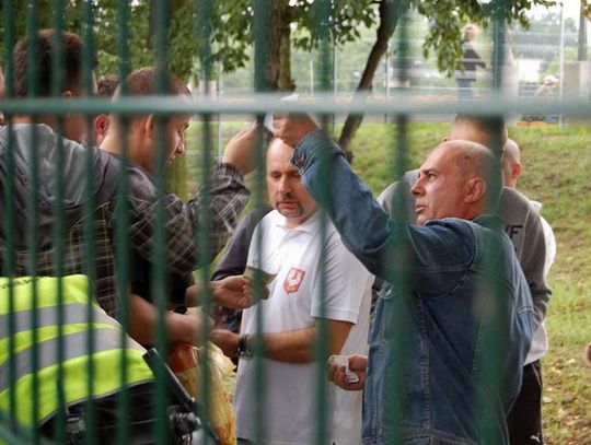 Druga liga z ręką w nocniku