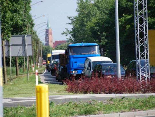 Dyskusja o tirach i drogach