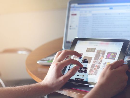 Dzień bezpiecznego internetu. Warto wiedzieć, jak unikać zagrożeń w sieci