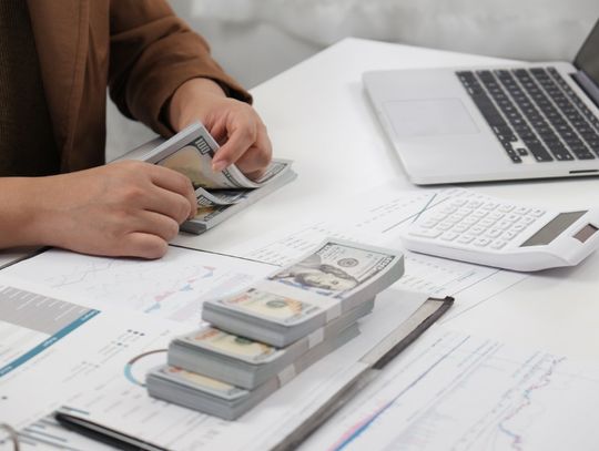 Firma w domu? Zalety i wady rozwiązania dla małych działalności.