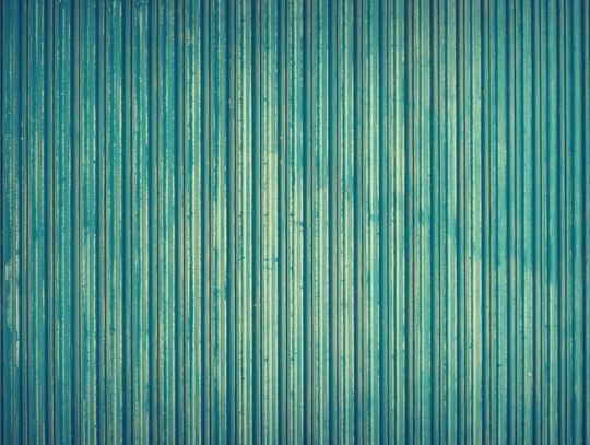 Garaż blaszany vs. tradycyjny garaż: Zalety i wady obu rozwiązań