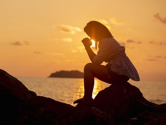 Gdy życie stawia pod ścianą - o mocy modlitwy w najtrudniejszych chwilach