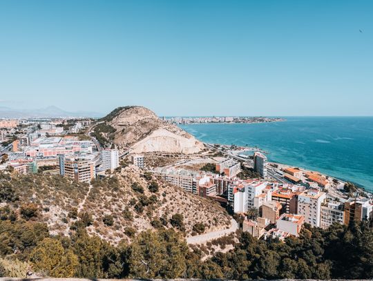 Gdzie na Costa Blanca nurkować, surfować i pływać kajakiem?