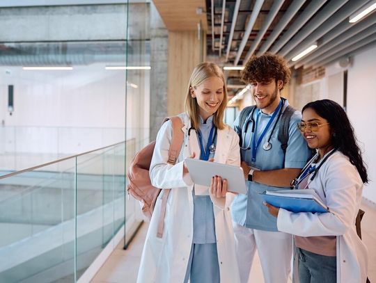 Gdzie najłatwiej dostać się na medycynę za granicą? Porównanie krajów i progów rekrutacyjnych