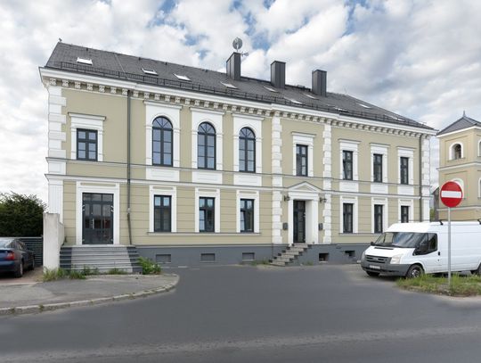 Głosuj na naszych. Hostel "Jutrzenka" z Jelcz-Laskowic startuje w konkursie "Fasada Roku 2022"