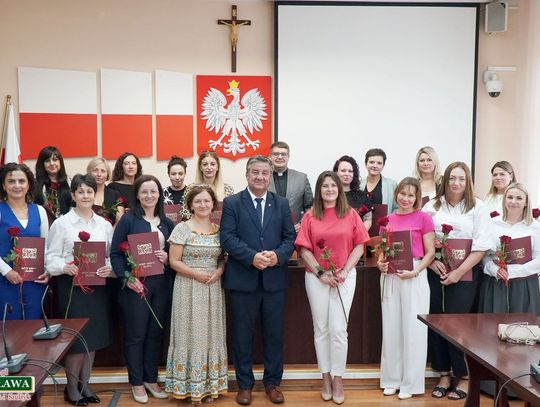 Gminni nauczyciele otrzymali akty mianowania