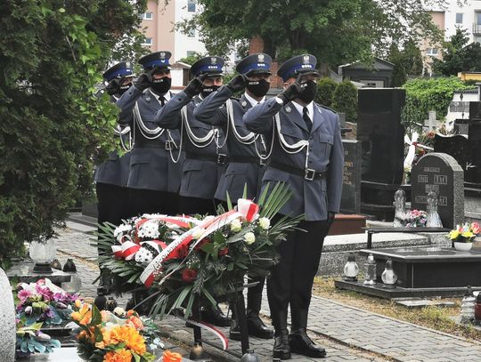 Groby są symboliczne - pamięć prawdziwa (ZDJĘCIA)