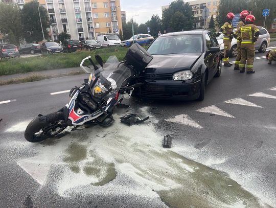 Groźny wypadek na Wiejskiej. Motocyklista z poważnymi obrażeniami