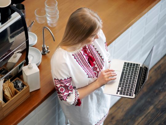 Haft komputerowy – trwała i elegancka metoda znakowania odzieży