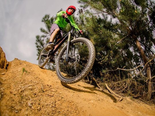 Hardtail czy Full Suspension? Ostateczne starcie rowerów MTB