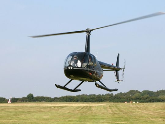 Helikopter jako środek transportu – kiedy warto go wybrać?