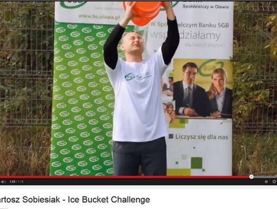Ice Bucket Challenge. Prezes Banku Spółdzielczego podjął wyzwanie
