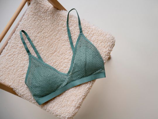 Jak dbać o stanik, żeby służył dłużej? Pranie, przechowywanie, użytkowanie