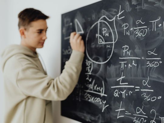 Jak przygotować się do matury rozszerzonej z matematyki? Plan nauki i skuteczne metody rozwiązywania zadań