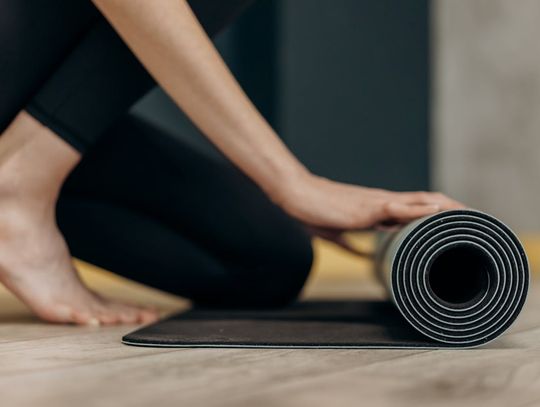 Jak wybrać matę do jogi dla początkujących?