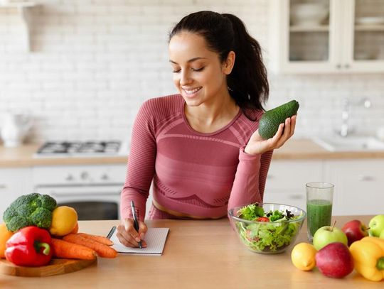 Jedz mądrze i chudnij zdrowo – co włączyć do diety, aby zrzucić zbędne kilogramy?