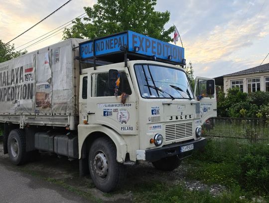 Jelcz wracający z Himalajów zbliża się do Oławy