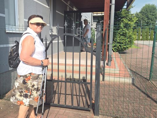 Jest furtka, ale zamknięta, więc pacjenci muszą chodzić dookoła