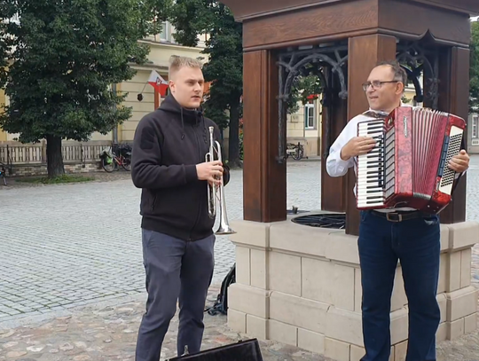 Karol Żak zagrał na oławskim Rynku