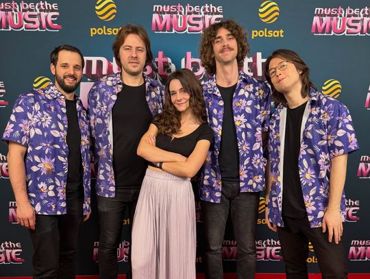 "kilka czułości" w Must Be The Music