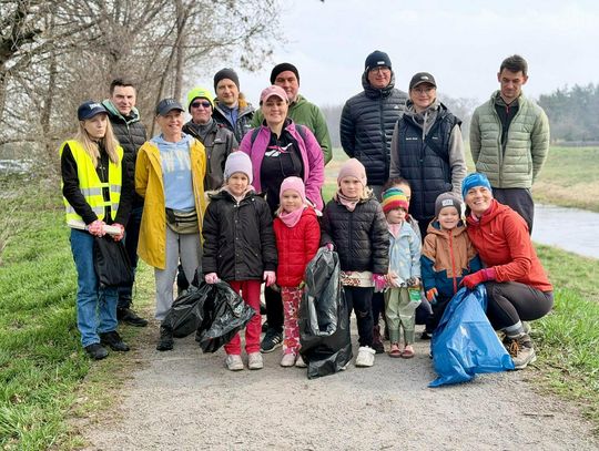 Koalicja sprzątała wały rzeki Oława Koalicja sprzątała wały rzeki Oława