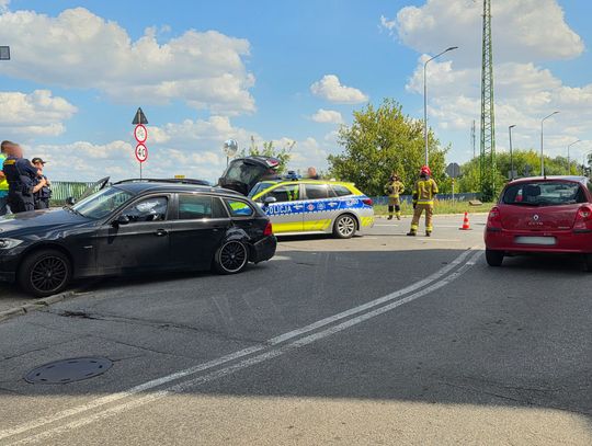 Kolizja trzech aut na skrzyżowaniu i... ujawniona marihuana