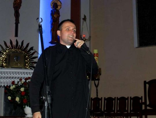 Koncert uwielbienia. Ksiądz raper w Jelczu. VIDEO