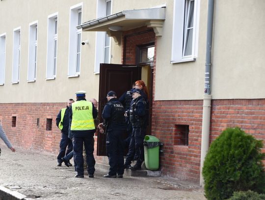 Koniec akcji z ładunkiem. Jeden z uczniów zatrzymany