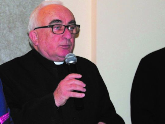 "Ksiądz Bijak nie żyje". To FAKE NEWS 