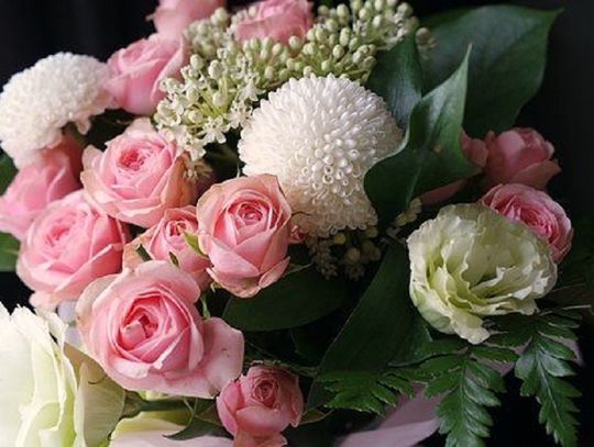 Kwiaciarnia Oddech Cynamonu: jak wybrać najlepszy bukiet na prezent dla kobiety 