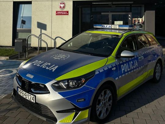 Leżała na chodniku w kałuży krwi. Pomoc przyszła na czas