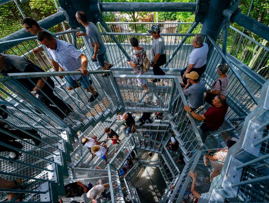 Ma 37 metrów, jest nowiutka, w samym centrum miasta