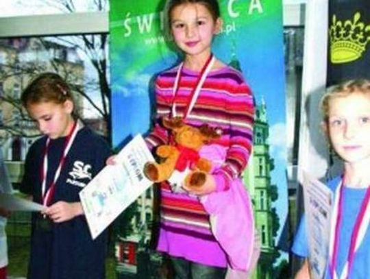 Manta pływa grzbietem