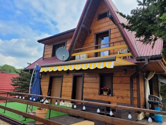 Markizy tarasowe i balkonowe chroniące przed nadmiernym nasłonecznieniem