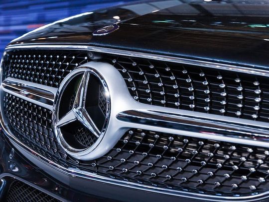 Mercedes klasy C czy klasy E w leasingu – który wybrać?