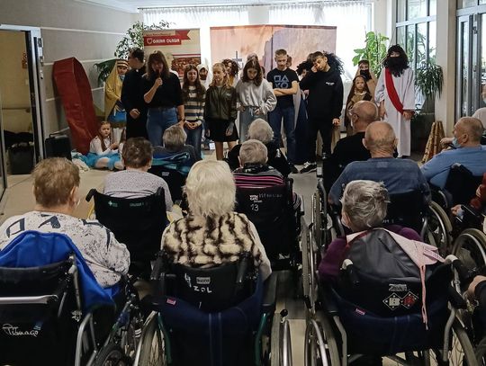 "Milusińscy Pana" i wolontariusze wśród chorych i potrzebujących "Milusińscy Pana" i wolontariusze wśród chorych i potrzebujących