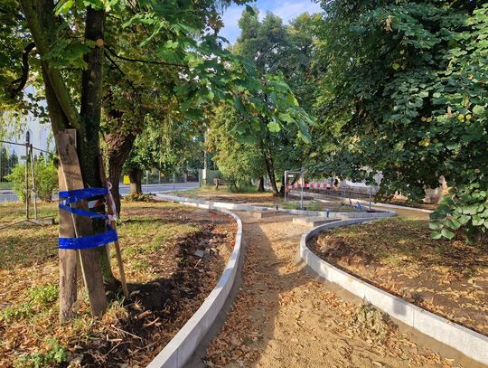 Na Skwerze Praw Kobiet prace postępują