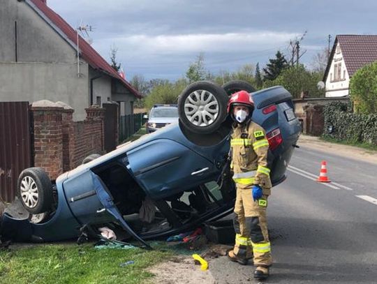 Nagle zjechał z drogi i uderzył w słup